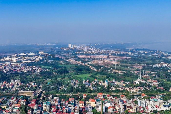 Dự án đầu tư xây dựng hồ điều hòa Chèm nằm trong hệ thống các công trình điều hòa nước đang được đầu tư tại khu vực phía Tây Hà Nội. Cùng với hồ Liên Mạc 1 (phường Thượng Cát) có quy mô khoảng 13ha, hai công trình được kỳ vọng hình thành thêm những không gian mặt nước, cây xanh quan trọng, đồng thời là giải pháp cấp thiết, góp phần điều tiết nước mưa, giảm tải cho hệ thống thoát nước đô thị Thủ đô.