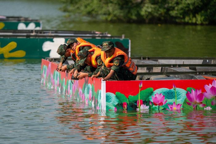 Theo kế hoạch, 3 điểm bắn pháo hoa tại Hà Nội chào mừng 72 năm Ngày Giải phóng Thủ đô hứa hẹn mang đến “bữa đại tiệc ánh sáng” tưng bừng kéo dài 15 phút, từ 21h00 đến 21h15 ngày 10-10-2026.