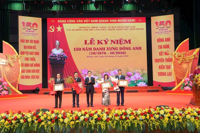 Đảng bộ, chính quyền và nhân dân 4 xã được Chủ tịch UBND thành phố Hà Nội tặng Bằng khen vì có thành tích xuất sắc trong phong trào thi đua yêu nước năm 2025. Ảnh: Phạm Hùng