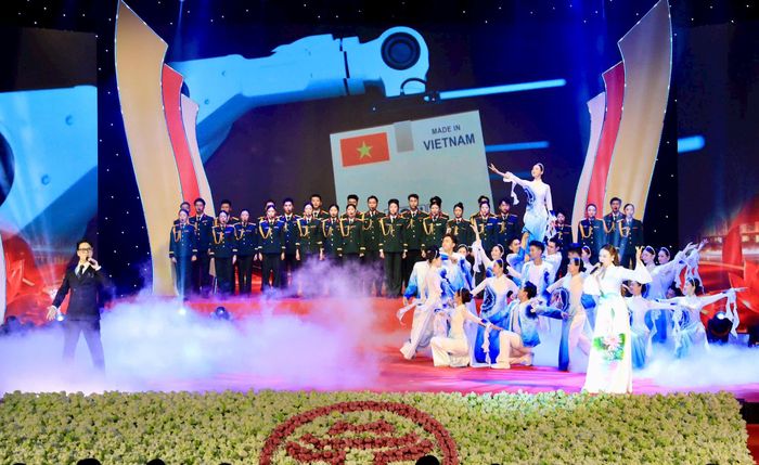 Một tiết mục văn nghệ tại hội nghị. Ảnh: Thành Thái