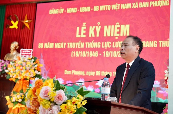 Bí thư Đảng ủy, Chủ tịch HĐND xã Đan Phượng Nguyễn Gia Hiển phát biểu tại buổi lễ. Ảnh: Ngân Nga
