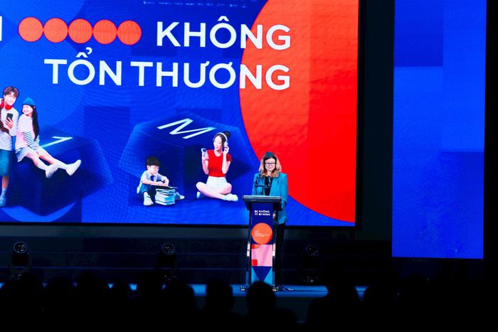Bà Silvia Danailov, Trưởng đại diện UNICEF tại Việt Nam phát biểu tại lễ khởi động. Ảnh: PV