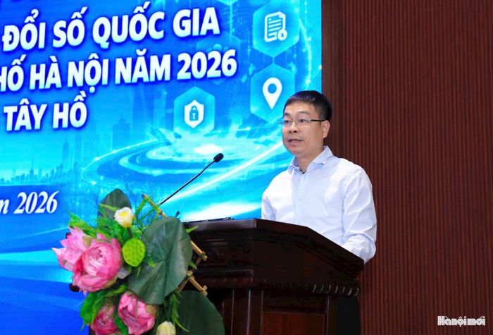 Phó Chủ tịch UBND phường Tây Hồ Nguyễn Việt Cường phát biểu.