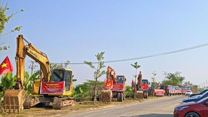 Tuyến đường liên xã Hương Sơn - Mỹ Đức được kỳ vọng cải thiện giao thông, góp phần nâng cao đời sống người dân và thúc đẩy phát triển kinh tế địa phương. Ảnh: T.D