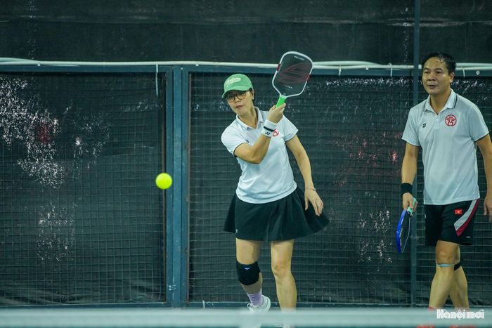Với sự góp mặt nhiệt tình của các vận động viên nam, nữ, Giải Pickleball Cơ quan Báo và phát thanh, truyền hình Hà Nội mở rộng lần thứ II - năm 2026 không chỉ tạo cơ hội rèn luyện thể chất mà còn lan tỏa lối sống năng động, tích cực.