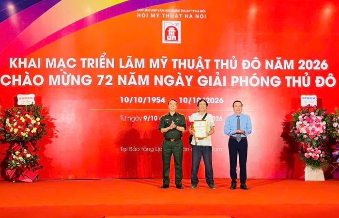 Trao giải A cho tác giả Ngân Chài. Ảnh: Thủy Đặng