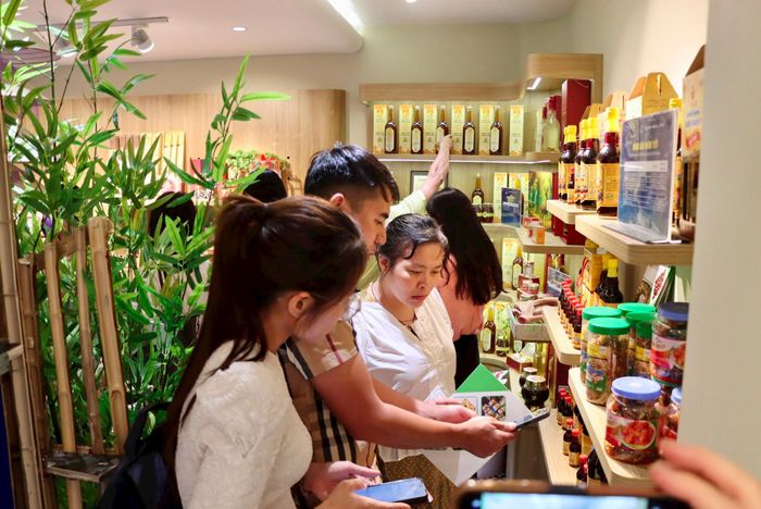 Hệ thống bán lẻ hàng tiêu dùng cũng được số hóa chuỗi cung ứng để tăng hiệu quả quản trị. Ảnh: Lưu Quyên