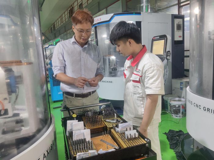 Trong dây chuyền sản xuất tại nhà máy của ANMI TOOLS. Ảnh: Khắc Kiên