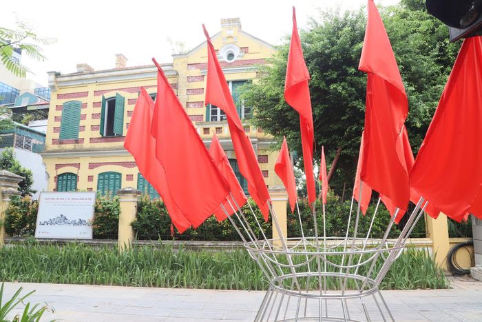 Không khí tại biệt thự Pháp cổ số 49 Trần Hưng Đạo.