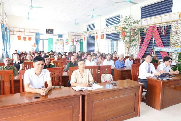 Người dân xã Mỹ Đức tham dự hội nghị tuyên truyền pháp luật do UBND xã tổ chức. Ảnh: Biên Phạm