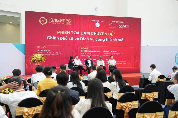 Phiên tọa đàm chuyên đề: Chính phủ số và Dịch vụ công thế hệ mới. Ảnh: TP