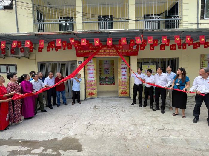 Các điểm sinh hoạt số tại cộng đồng sẽ là "cánh tay nối dài" của chính quyền, đưa tiện ích số về tận khu dân cư. Ảnh: Vân Hà