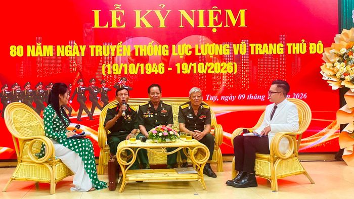 Các nhân chứng lịch sử chia sẻ những ký ức và câu chuyện về quá trình chiến đấu, cống hiến cho sự nghiệp xây dựng và bảo vệ Tổ quốc. Ảnh: Việt Thắng