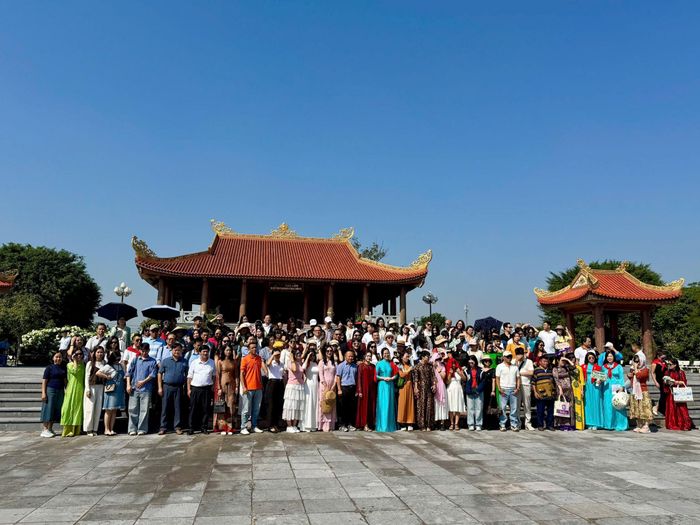 Sau khi đến ga Lưu Xá, du khách được tham quan Di tích lịch sử 915. Ảnh: Hoàng Lân