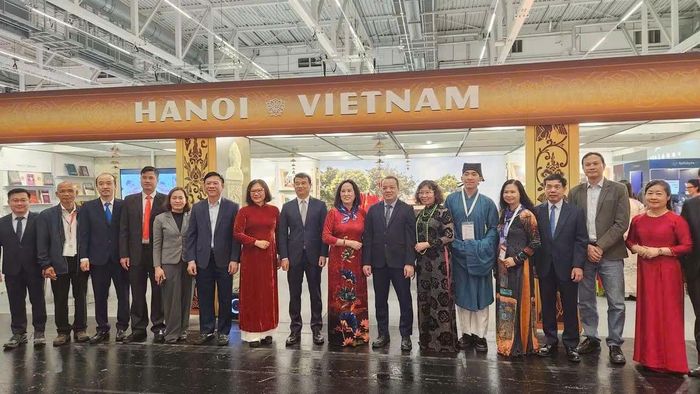 Các đại biểu tham dự khai mạc Không gian sách Việt Nam tại Hội Sách quốc tế Frankfurt 2026.