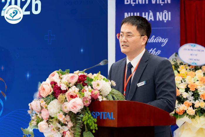 TS.BS Ngô Quang Hùng, Chủ tịch Hội Nhi khoa thành phố Hà Nội, Giám đốc Bệnh viện Nhi Hà Nội phát biểu. Ảnh: BVCC