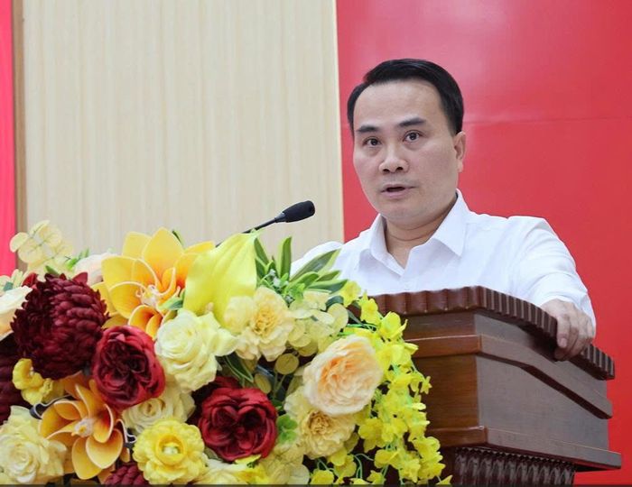 Ông Vũ Duy Hùng - Bí thư Đảng ủy xã Tiến Thắng phát biểu tại hội nghị.