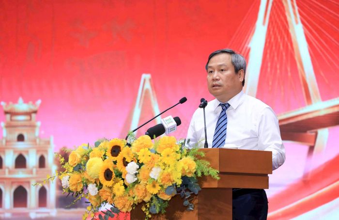 Chủ tịch UBND thành phố Vũ Đại Thắng phát biểu tại buổi lễ. Ảnh: Viết Thành
