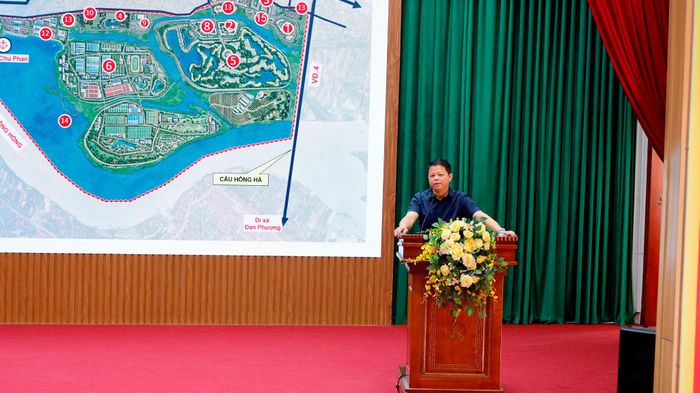 Chủ tịch UBND xã Yên Lãng Lê Văn Khương phát biểu tại Hội nghị. Ảnh: Hồng Giang