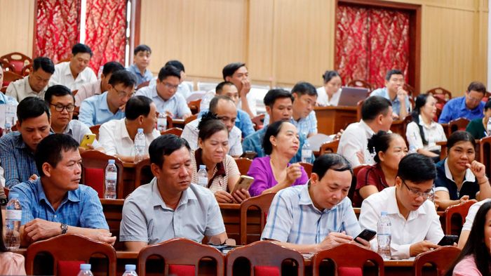 Đông đảo người dân dự Hội nghị. Ảnh: Hồng Giang