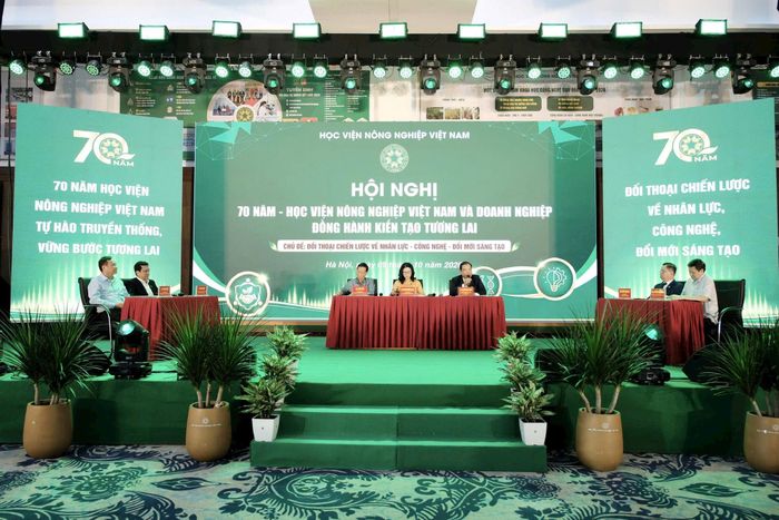 Toàn cảnh Hội nghị đối thoại chiến lược giữa Học viện Nông nghiệp Việt Nam và doanh nghiệp. Ảnh: Mai Khôi.