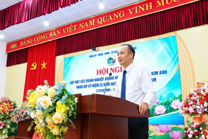 Bí thư Đảng ủy xã Kim Anh khẳng định chính quyền luôn sẵn sàng đồng hành hỗ trợ tối đa để các doanh nghiệp thuận lợi trong sản xuất kinh doanh trên địa bàn. Ảnh Sỹ Hào