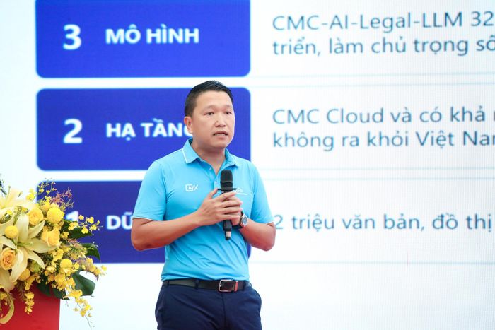Ông Đặng Tùng Sơn, Tổng Giám đốc Tập đoàn Công nghệ CMC chia sẻ về các giải pháp AI của CMC tại chương trình. Ảnh: PV