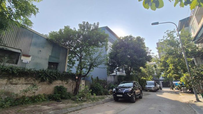 Toàn xã Ô Diên hiện có 264 cơ sở thuộc diện rà soát, trong đó tập trung nhiều ở các nhóm xưởng mộc, sản xuất gỗ, kho hàng, xưởng may, nhà trọ, cơ sở thu mua phế liệu... Ảnh: HL