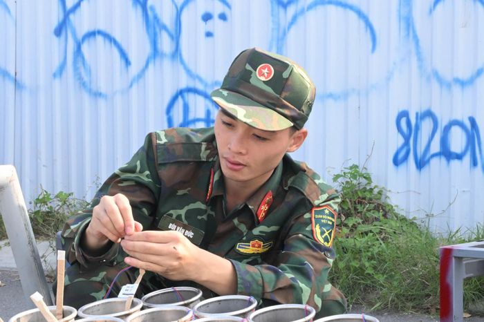 Theo kế hoạch, điểm nhấn nghệ thuật của chương trình pháo hoa kỷ niệm 72 năm Ngày Giải phóng Thủ đô 10/10 năm nay là 1.250 giàn hỏa thuật, trong đó 350 giàn được bố trí tại hồ Hoàn Kiếm và 900 giàn tại hồ Tây.