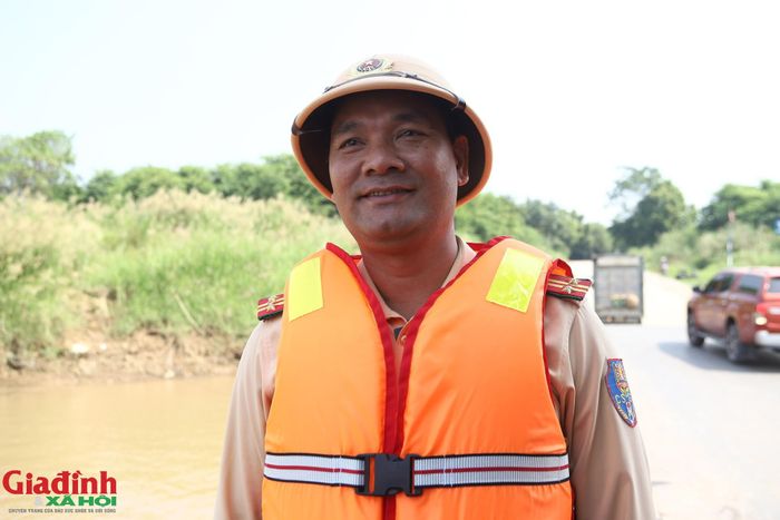 Trung tá Trịnh Văn Trường, cán bộ Đội Cảnh sát đường thủy số 1. 