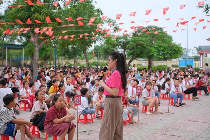 Khoảng 8.000 học sinh được truyền thông về bình đẳng giới, bảo vệ trẻ em gái. Ảnh: T.L.