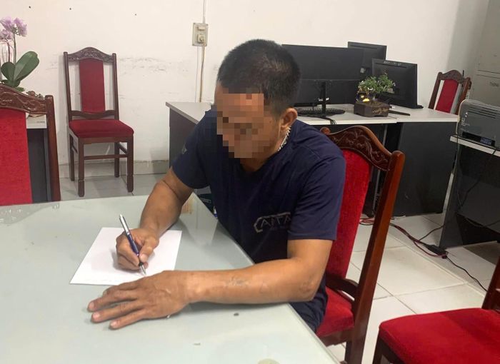 Công dân Bùi Đức H tại Công an xã Gia Phúc. Ảnh: Cơ quan Công an.
