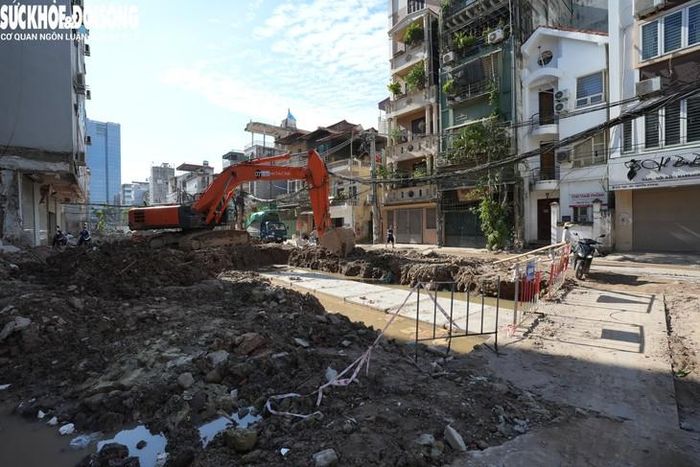 Theo kế hoạch, dự án cải tạo, mở rộng ngõ 381 Nguyễn Khang có chiều dài khoảng 340m, kết nối tuyến đường quy hoạch Thành Thái với đường Nguyễn Khang.