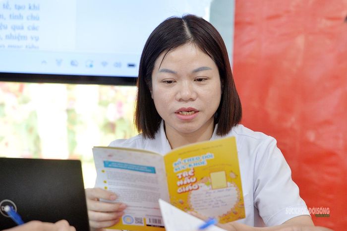 Bác sĩ chuyên khoa I Phạm Thị Đào, Giám đốc Trạm Y tế xã Vĩnh Thực. Ảnh: Tuấn Anh