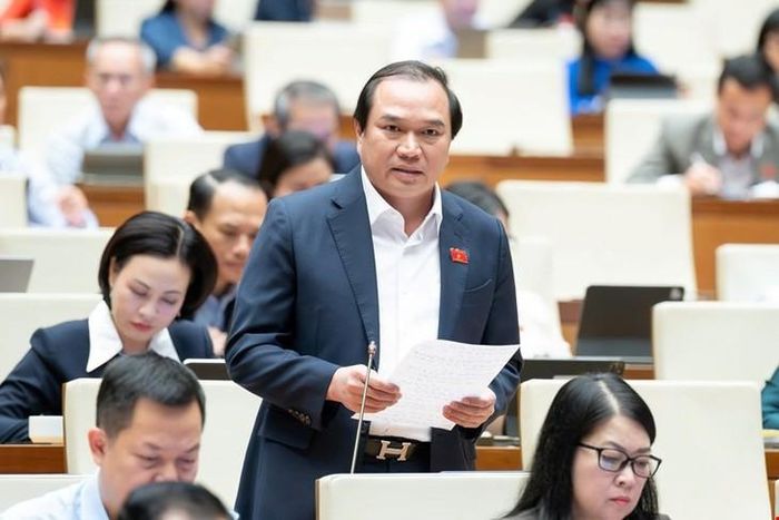 ĐBQH Nguyễn Công Hoàng – Giám đốc Bệnh viện Trung ương Thái Nguyên. Ảnh: Media Quốc hội