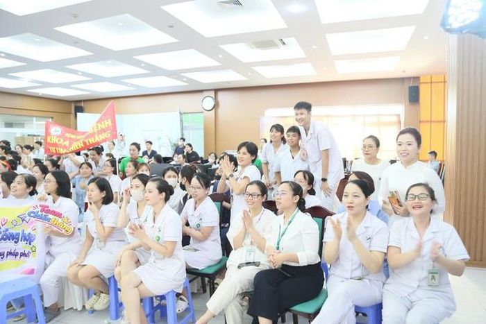 Các phần thi thu hút sự quan tâm của đông đảo y bác sĩ, nhân viên y tế. Ảnh: BVCC