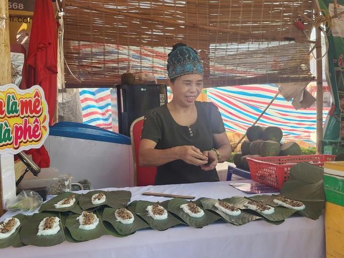 Các đặc sản, sản vật, ẩm thực truyền thống của các địa phương. Ảnh: Ngọc Hưng.