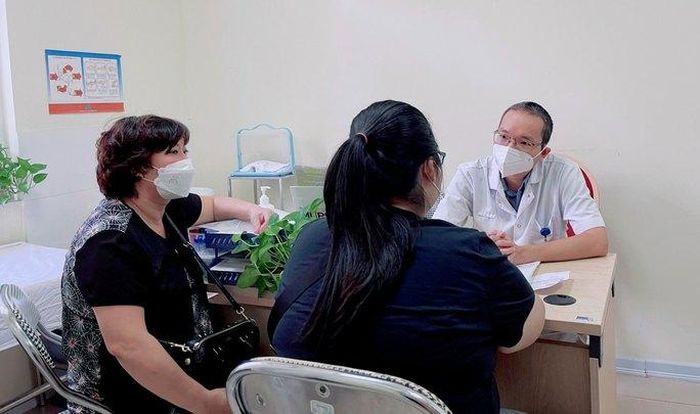 Khám sàng lọc béo phì. Ảnh: Thái Bình