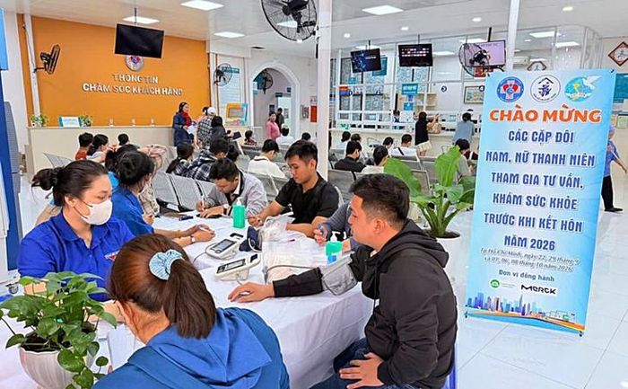 Khám sức khỏe tiền hôn nhân tại Bệnh viện Hùng Vương. Ảnh: CCDS