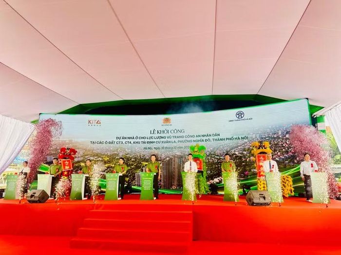 Các đại biểu thực hiện nghi lễ khởi công công trình