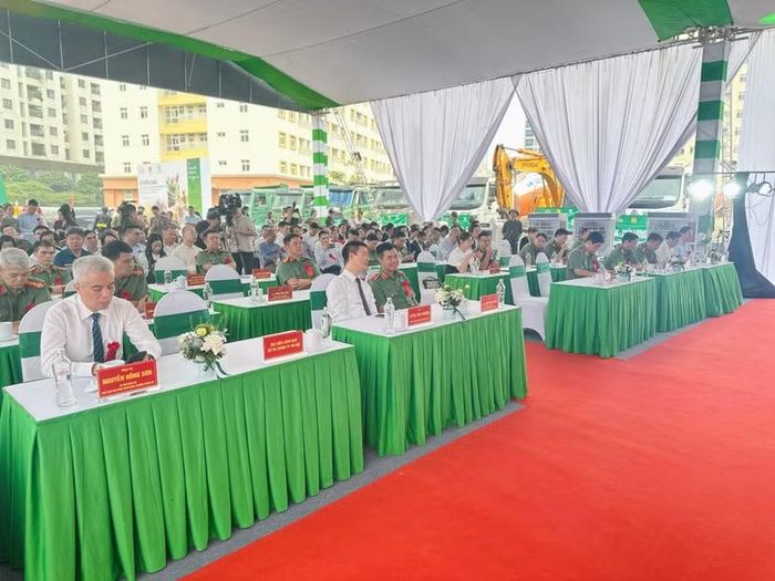 Các đại biểu tham dự Lễ khởi công