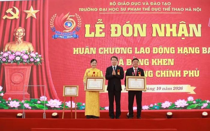 Trường ĐH Sư phạm Thể dục Thể thao Hà Nội vinh dự đón nhận Bằng khen của Thủ tướng Chính phủ; hai cá nhân được trao tặng Huân chương Lao động hạng Ba; sáu cá nhân được Thủ tướng Chính phủ tặng Bằng khen và Cờ thi đua đơn vị xuất sắc