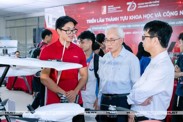 Một số gian triển lãm của các đơn vị thuộc Đại học Bách khoa Hà Nội. Ảnh: Nhà trường cung cấp