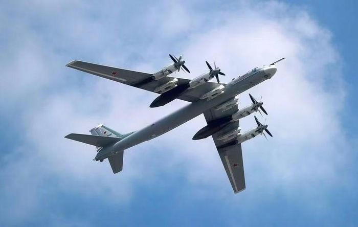 Đó chính là lời giải của Tupolev cho bài toán thời đại. Liên Xô không cần Tu-95 phải bay nhanh hơn máy bay tiêm kích.