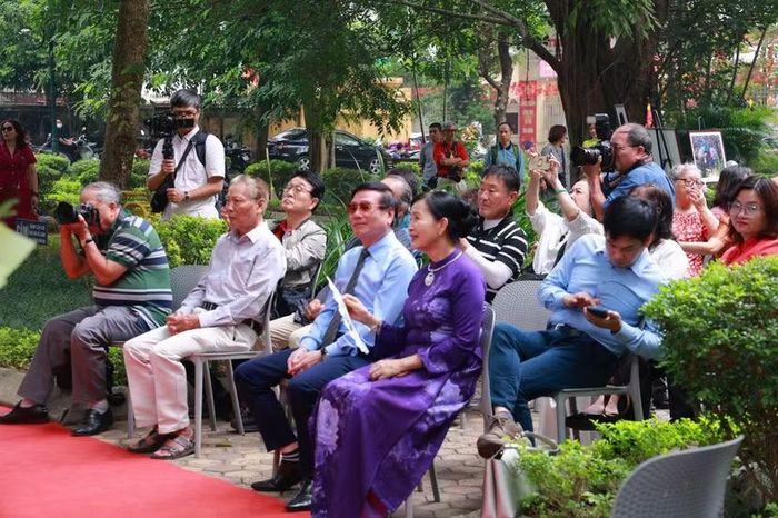 Các đại biểu tham dự lễ khai mạc