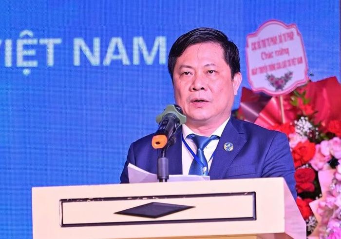 Luật sư Lê Trung Sơn (Phó Chủ nhiệm Đoàn Luật sư TP Hà Nội) báo cáo sơ kết tại Hội nghị.