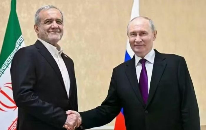 Phát biểu trong cuộc gặp Tổng thống Nga Vladimir Putin tại Turkmenistan, ông Pezeshkian xác nhận Iran đã chuyển đề xuất, đồng thời nhận được những phương án mới từ phía Mỹ.