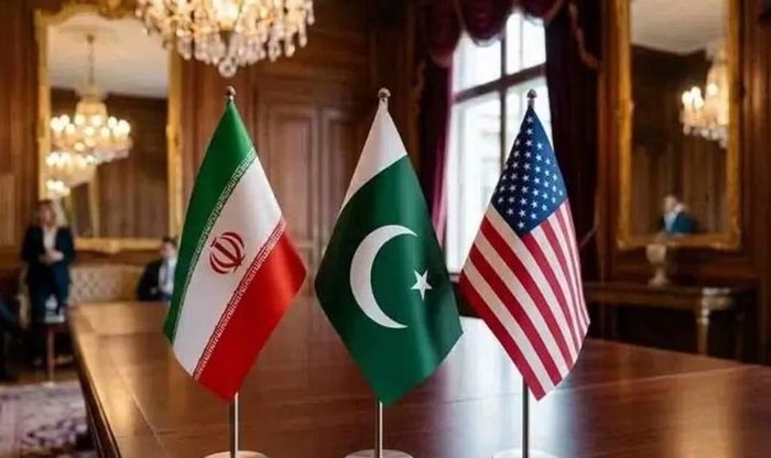 Kênh Al Hadath dẫn lời một quan chức quân sự cấp cao của Mỹ cho biết Tổng thống Donald Trump đã được trình các phương án tấn công những cơ sở quân sự Iran nằm dọc bờ biển và sâu khoảng 50-80 km trong lãnh thổ.