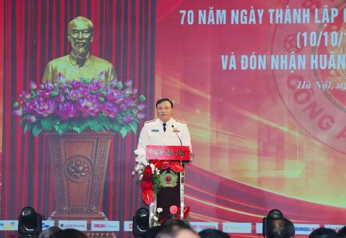 Đại tá Nguyễn Tiến Đạt, Phó Giám đốc CATP, Chủ tịch CLB bóng đá Công an Hà Nội trình bày diễn văn tại Lễ kỷ niệm