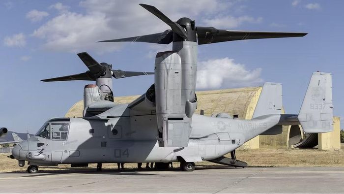 MV-22B là biến thể dành cho thủy quân lục chiến của dòng máy bay cánh nghiêng V-22 Osprey, do tập đoàn Bell và Boeing của Mỹ hợp tác phát triển.